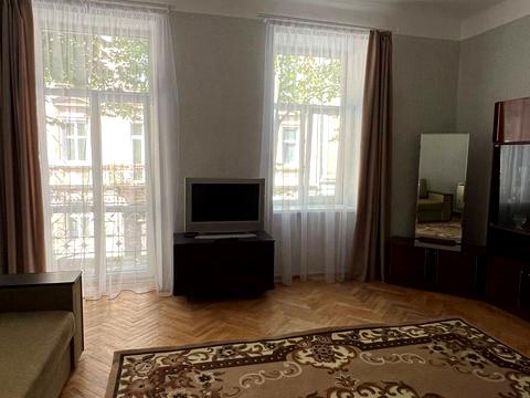 квартира за адресою Шептицьких вул., 33