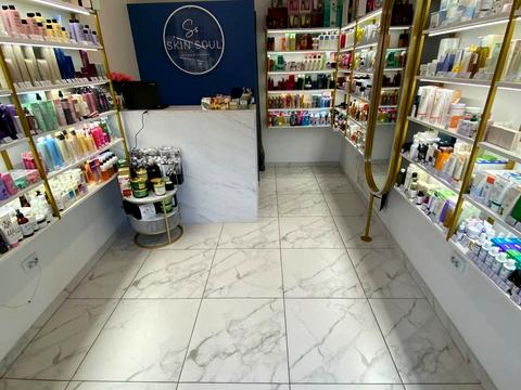 комерційна за адресою Степана Бандери вул. (), 85