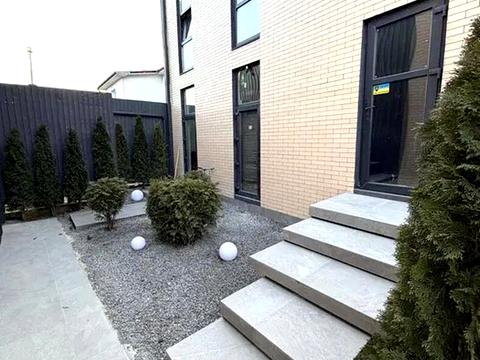 квартира за адресою Мойсея Базіна вул. (Панфіловців), 1