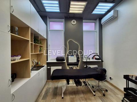 коммерческая по адресу Червоной Калины просп. (Владимира Маяковского), 89-Б