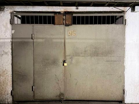 паркомісце за адресою Лариси Руденко вул., 6-А