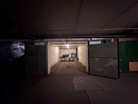 паркомісце за адресою Лариси Руденко вул., 6-А