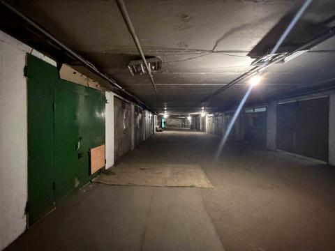 паркомісце за адресою Лариси Руденко вул., 6-А