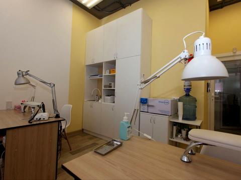 комерційна за адресою Червоної Калини просп. (Володимира Маяковського), 89