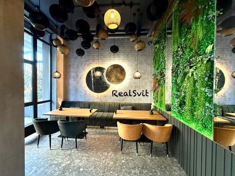 комерційна за адресою Любомира Гузара просп. (Космонавта Комарова), 13