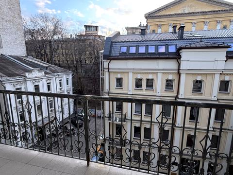 комерційна за адресою Музейний пров., 2