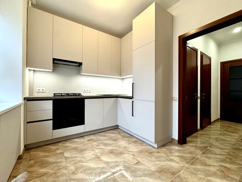 квартира за адресою Леоніда Первомайського вул., 5