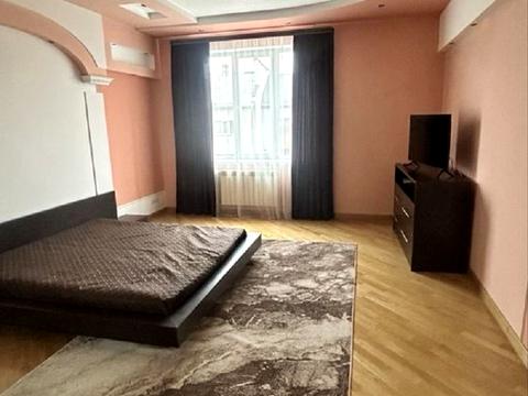 будинок за адресою Володимира Івасюка вул., 25