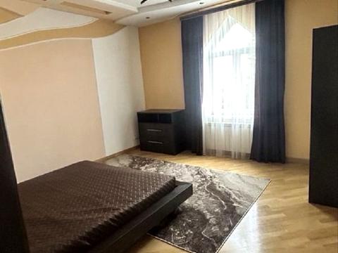 будинок за адресою Володимира Івасюка вул., 25