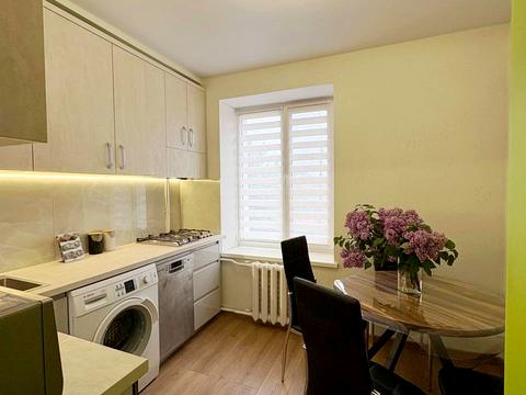 квартира за адресою Петра Дорошенка вул., 53