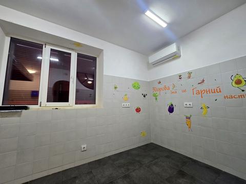 комерційна за адресою Богдана Хмельницького вул., 1-В