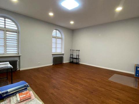 комерційна за адресою Городоцька вул., 42