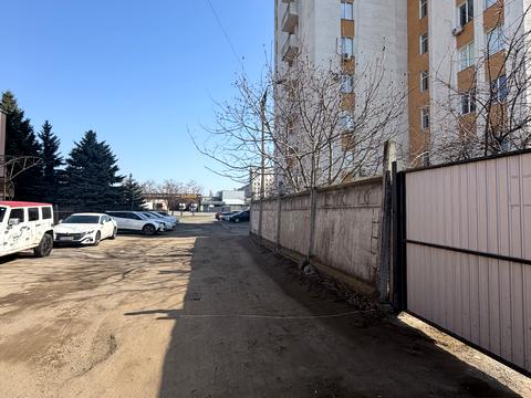 комерційна за адресою Якубовського вул., 12