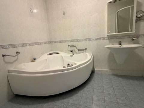 квартира за адресою Київ, Андрія Верхогляда вул. (Михайла Драгомирова), 4