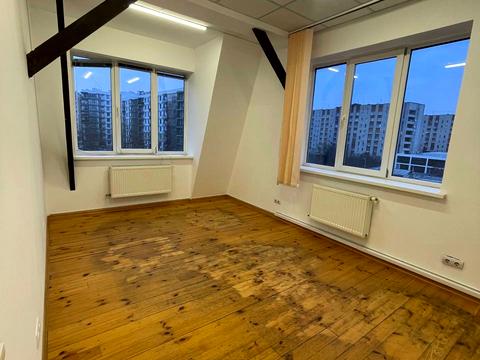 комерційна за адресою Уманська вул., 25