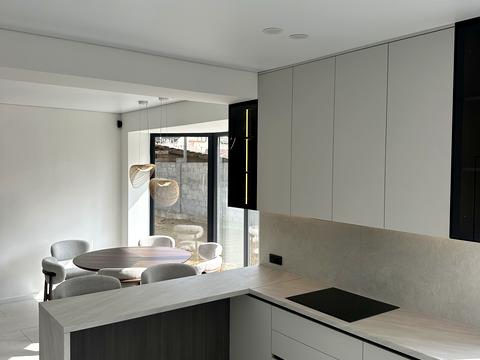 дом по адресу Леоніда Каденюка