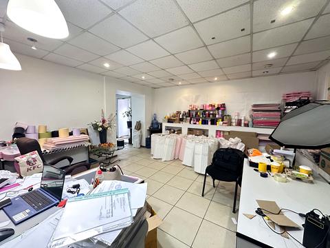 комерційна за адресою Науки просп. (Гагаріна), 100