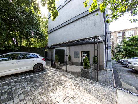 комерційна за адресою Волоська вул., 31-А