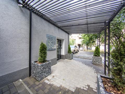 комерційна за адресою Волоська вул., 31-А