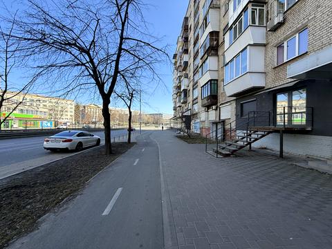 комерційна за адресою Борщагівська вул., 117/125