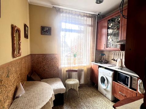 комерційна за адресою Коновальця, 26