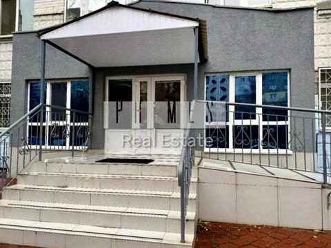 комерційна за адресою Анни Ахматової вул., 3
