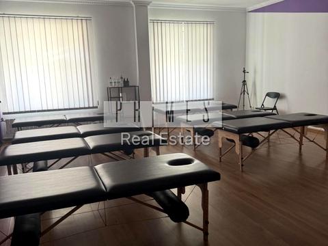 комерційна за адресою Анни Ахматової вул., 3
