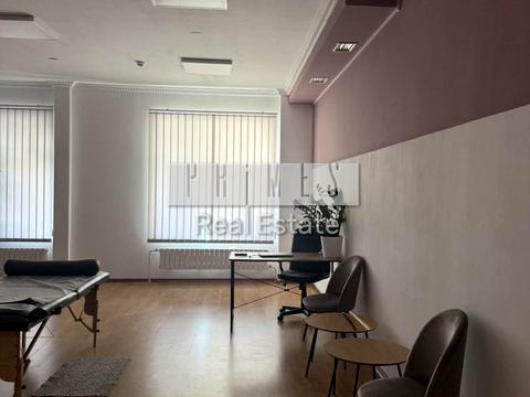 комерційна за адресою Анни Ахматової вул., 3