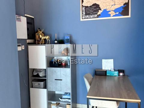 комерційна за адресою Анни Ахматової вул., 3