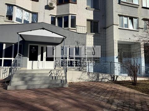 комерційна за адресою Анни Ахматової вул., 3