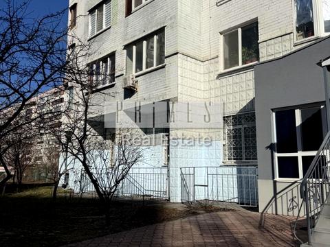 комерційна за адресою Анни Ахматової вул., 3