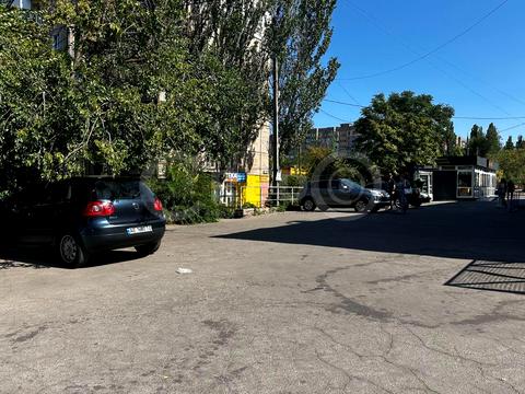 комерційна за адресою Космонавтів вул., 13а