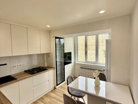 квартира за адресою Героїв Майдану вул. (Червоноармійська), 93