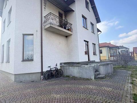 комерційна за адресою Геофізиків вул., 19