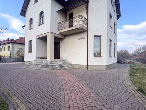 комерційна за адресою Геофізиків вул., 19