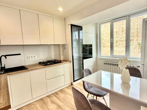 квартира за адресою Героїв Майдану вул. (Червоноармійська), 93