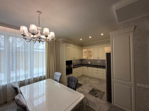 будинок за адресою Євгена Коновальця пров. (Урицького)