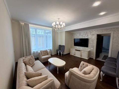 дом по адресу Евгения Коновальца пер. (Урицького)