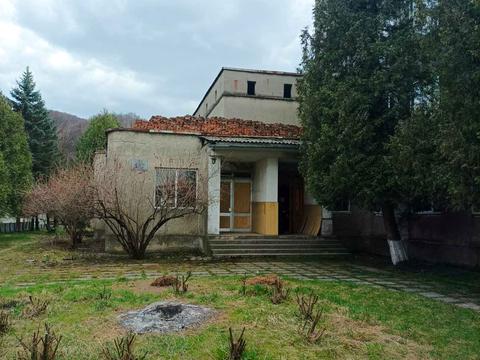 комерційна за адресою с. Довге, Перемоги, 1