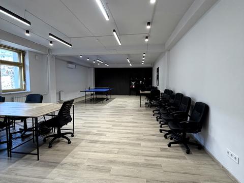 комерційна за адресою Стрілецька вул., 4