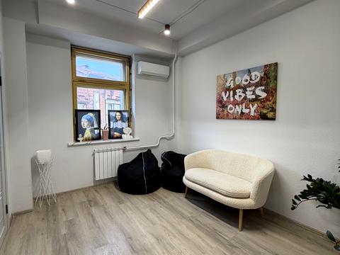 комерційна за адресою Стрілецька вул., 4