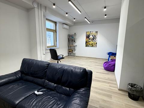 комерційна за адресою Стрілецька вул., 4