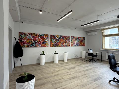 комерційна за адресою Стрілецька вул., 4