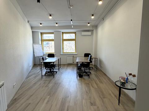 комерційна за адресою Стрілецька вул., 4