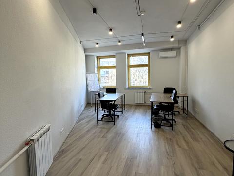 комерційна за адресою Стрілецька вул., 4