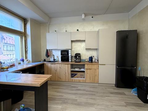 комерційна за адресою Стрілецька вул., 4