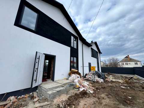 будинок за адресою Набережна вул.