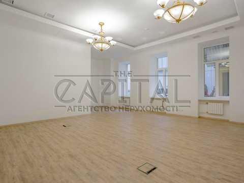 комерційна за адресою Контрактова пл., 10а