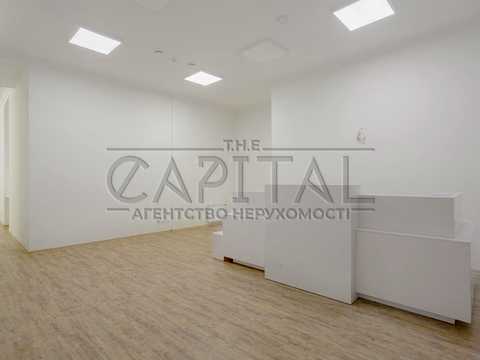 комерційна за адресою Контрактова пл., 10а