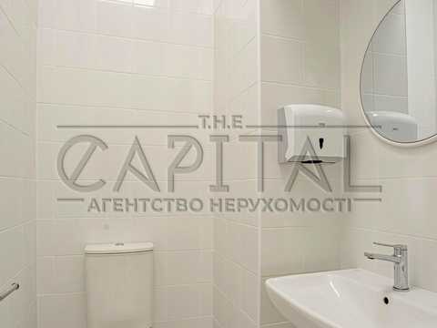 комерційна за адресою Контрактова пл., 10а